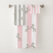 Ensemble de serviettes de bain pour chevaux roses (En situation)