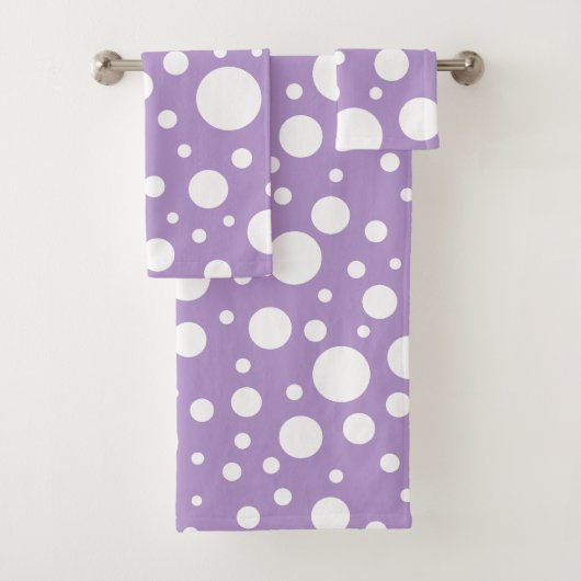 Ensemble de serviettes de bain pourpres (En situation)