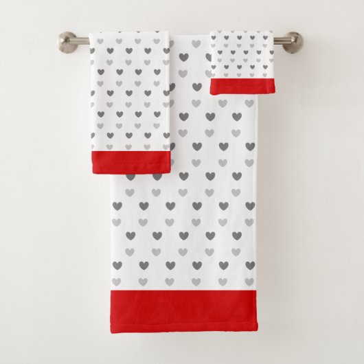 Ensemble de serviettes de bain rouges et blanches (En situation)