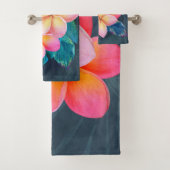 Ensemble de serviettes de bain Sunrise Plumeria (En situation)