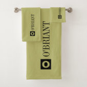 Ensemble de serviettes de bain vert olive monogram (En situation)