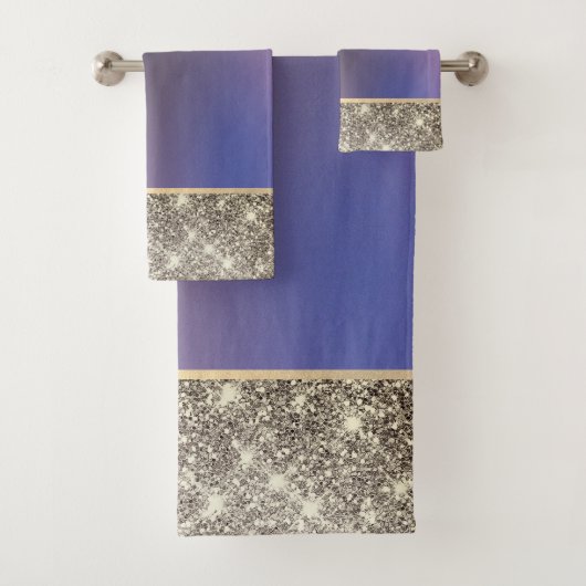 Ensemble de serviettes de bain violettes avec pail (En situation)