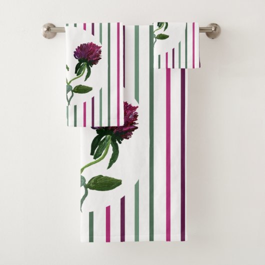 Ensemble de serviettes de toilette violet (En situation)