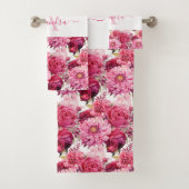 Ensemble de serviettes élégantes à fleurs rose vif (En situation)