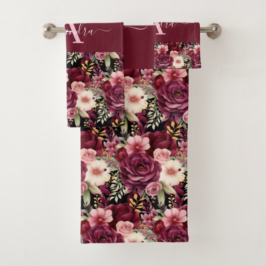 Ensemble de serviettes élégantes avec monogramme e (En situation)
