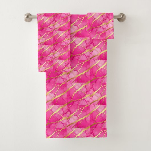 Ensemble de serviettes en marbre rose chaud et or (En situation)