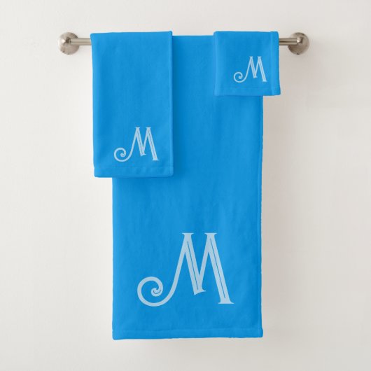 Ensemble de serviettes en monogramme bleu azur (En situation)