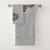 Ensemble de serviettes personnalisé Grey Chevron (En situation)