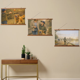 Ensemble de trois tapisseries avec un mur en bois