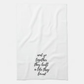 Ensemble, ils ont construit une serviette de cuisi (Vertical)