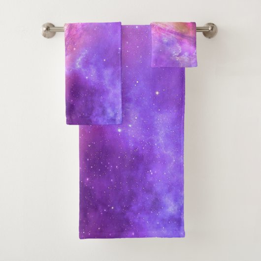 Ensemble pourpre coloré de serviette de (En situation)