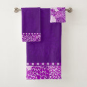 Ensemble rose pourpre de serviette de Bath de (En situation)