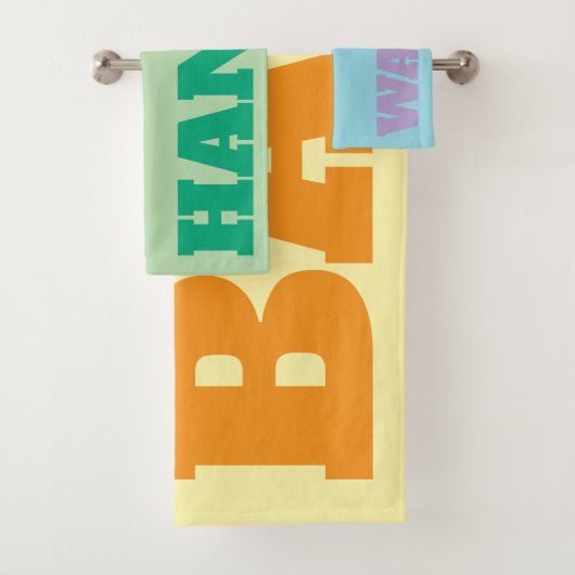 Ensemble serviette de bain et de lavage à texte gr (En situation)