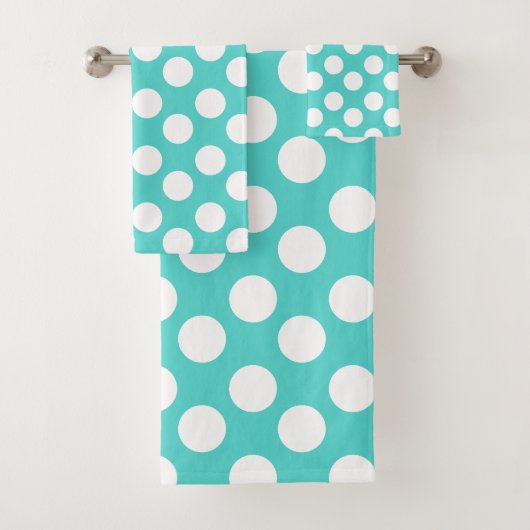 Ensemble turquoise et blanc de serviette de Bath (En situation)