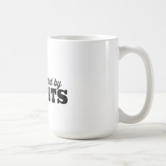 Entouré par Asshats - tir de tasse