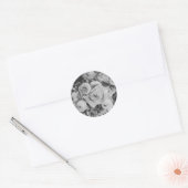 ENVELOPE SEAL STICKER: PEONIES (B + W) RONDE STICKER (Envelop)