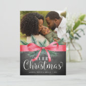 Enveloppé en rouge | Carte photo de vacances (Debout devant)