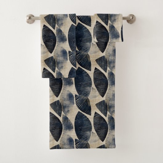Ephemeral Waves of Silk Shibori Japans Bad Handdoek (Insitu)