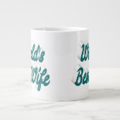 Épouse avec un énorme mug de café à moitié vert (Devant)