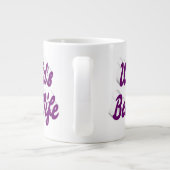 Épouse avec une énorme tasse de café à moitié text (Dos)