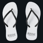 Épouse de mariée de l'équipe des tongs de la fête<br><div class="desc">Personnalisez le texte personnalisé ci-dessus. Vous pouvez trouver d'autres éléments de coordination dans notre collection "For Team Bride".</div>