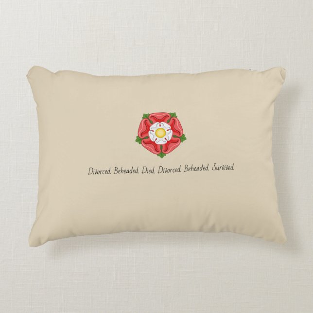 Épouses de Tudor avec le coussin rose d'accent de (Devant)