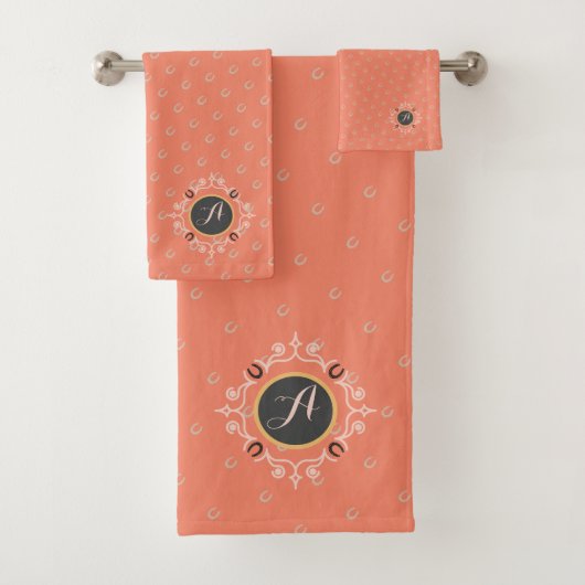 Equestrian Monogram Lucky Hoefijzer Bad Handdoek (Insitu)