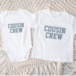 Équipage Cousin | T-shirt bébé Dusty Blue Kids<br><div class="desc">Vêtements imprimés personnalisés avec le graphique "Cousin Crew" ou tout autre texte personnalisé. Utilisez les outils de conception pour modifier les polices de texte et les couleurs ou ajouter vos propres photos pour créer un modèle de t-shirt personnalisé. Faites votre choix parmi une grande variété de t-shirts, de débardeurs et...</div>