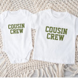 Équipage Cousin | T-shirt bébé pour enfants d'oliv<br><div class="desc">Vêtements imprimés personnalisés avec le graphique "Cousin Crew" ou tout autre texte personnalisé. Utilisez les outils de conception pour modifier les polices de texte et les couleurs ou ajouter vos propres photos pour créer un modèle de t-shirt personnalisé. Faites votre choix parmi une grande variété de t-shirts, de débardeurs et...</div>