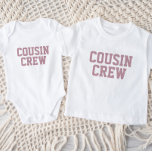 Équipage Cousin | T-shirt bébé pour enfants mauve<br><div class="desc">Vêtements imprimés personnalisés avec le graphique "Cousin Crew" ou tout autre texte personnalisé. Utilisez les outils de conception pour modifier les polices de texte et les couleurs ou ajouter vos propres photos pour créer un modèle de t-shirt personnalisé. Faites votre choix parmi une grande variété de t-shirts, de débardeurs et...</div>