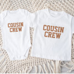 Équipage Cousin | T-shirt enfant rouille<br><div class="desc">Vêtements imprimés personnalisés avec le graphique "Cousin Crew" ou tout autre texte personnalisé. Utilisez les outils de conception pour modifier les polices de texte et les couleurs ou ajouter vos propres photos pour créer un modèle de t-shirt personnalisé. Faites votre choix parmi une grande variété de t-shirts, de débardeurs et...</div>