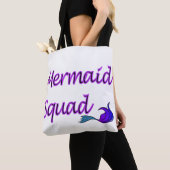 Équipe de sirène avec sac fourre-tout de queue vio (De près)