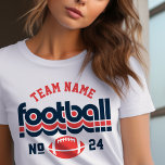 Équipe féminine de football sur mesure Rouge Blanc<br><div class="desc">Custom Football Name and Player Number T-Shirt for Mom - montré dans White Design for football mams caractéristiques des lettres rétro et texte personnalisé qui peuvent être personnalisés avec un nom d'équipe et le numéro de maillot du joueur. Des couleurs rouges et bleues peuvent être customisées.</div>