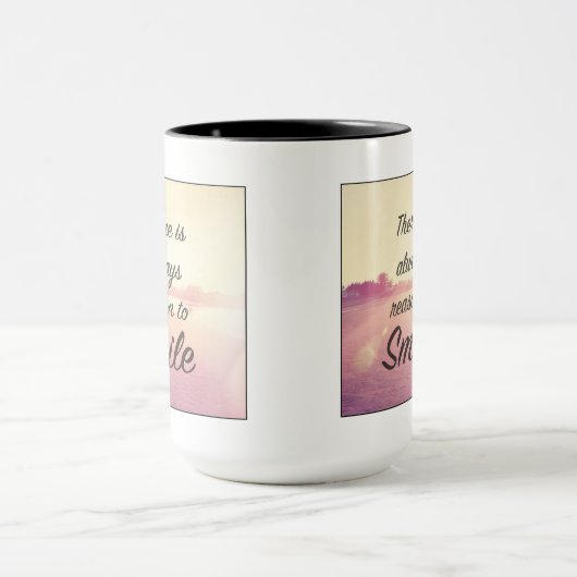 Er is altijd reden om te glimlachen mok (Midden)