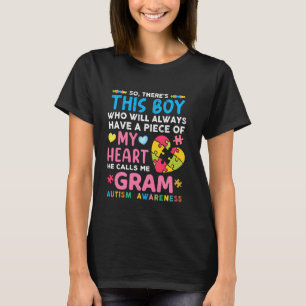 Er Is Deze Jongen Hij Noemt Me Oma Autismebewustzi T-shirt