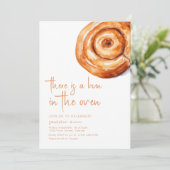 Er is een broodje in het ovenuitnodigen Baby showe Kaart (Staand voorkant)