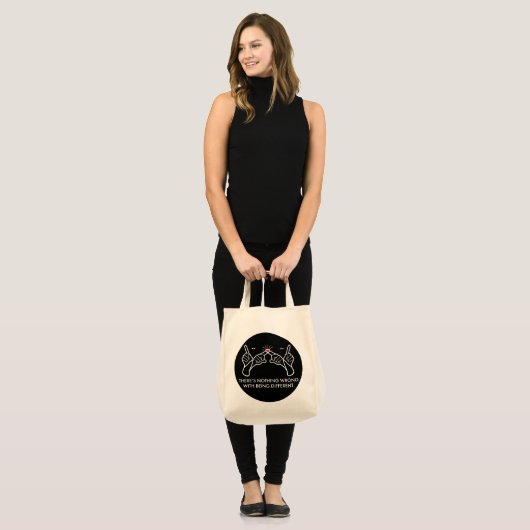 Er is niets mis met anders zijn tote bag (Voorkant (model))