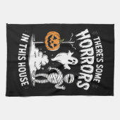 Er zijn enkele verschrikkingen in dit huis grappig theedoek (Horizontaal)