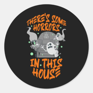 Er zijn wat verschrikkingen in dit huis Halloween Ronde Sticker