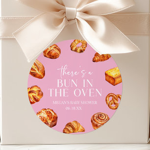Er zit een broodje in het ovenbrood Baby shower Ronde Sticker