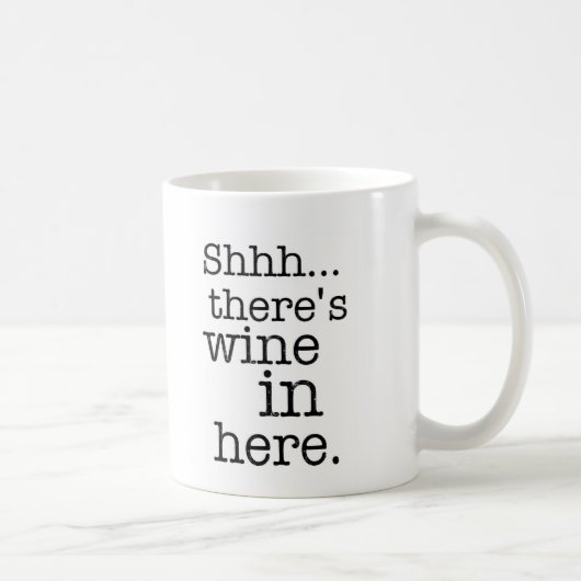Er zit hier wijn in, Funny Mug. Koffiemok (Rechts)