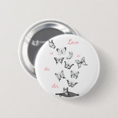 Er zit liefde in de lucht ronde button 5,7 cm (Voorkant /achterkant)