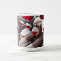 Ernie le singe de chaussette et la tasse d'amis