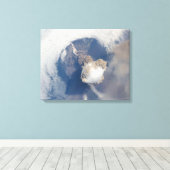 Eruptie van de Sarychev-vulkaan 2 Canvas Afdruk (Insitu (Houten vloer))
