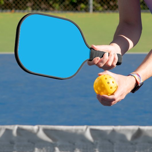 Ervaar de schoonheid van een blauwe hemel met een  pickleball paddle (Insitu)