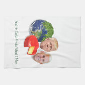 Erwten op aarde Gouda Wheel 2 Mannen Trump & Pence Theedoek (Horizontaal)