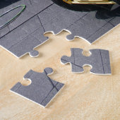 Escalade d'enfant sur le puzzle de jeep de terrain (Côté)