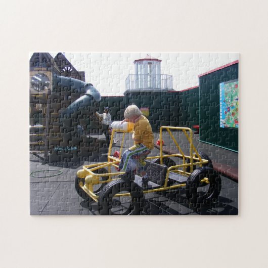 Escalade d'enfant sur le puzzle de jeep de terrain (Horizontal)