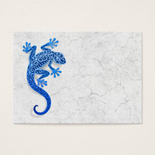 Escalade Gecko bleu sur un mur blanc