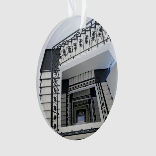 Escalier de carré blanc (devant)